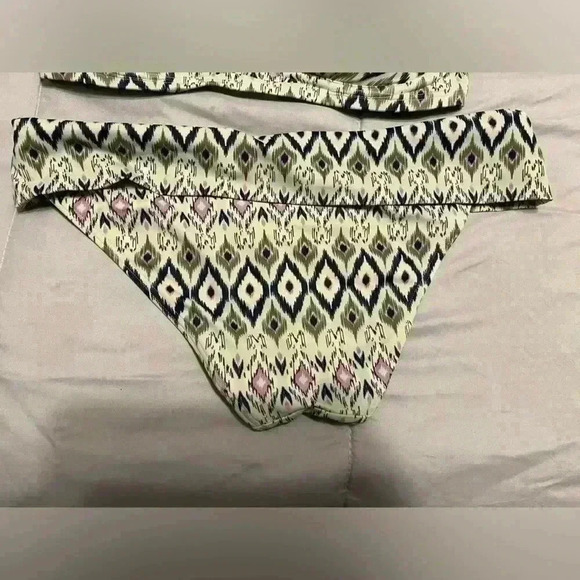 Victoria’s Secret Bikini/Two Piece Bra Top Size 34DD Bottoms Size Small - Picture 15 of 16